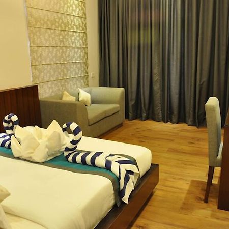 Sukhmantra Resort & Spa Кандолим Экстерьер фото