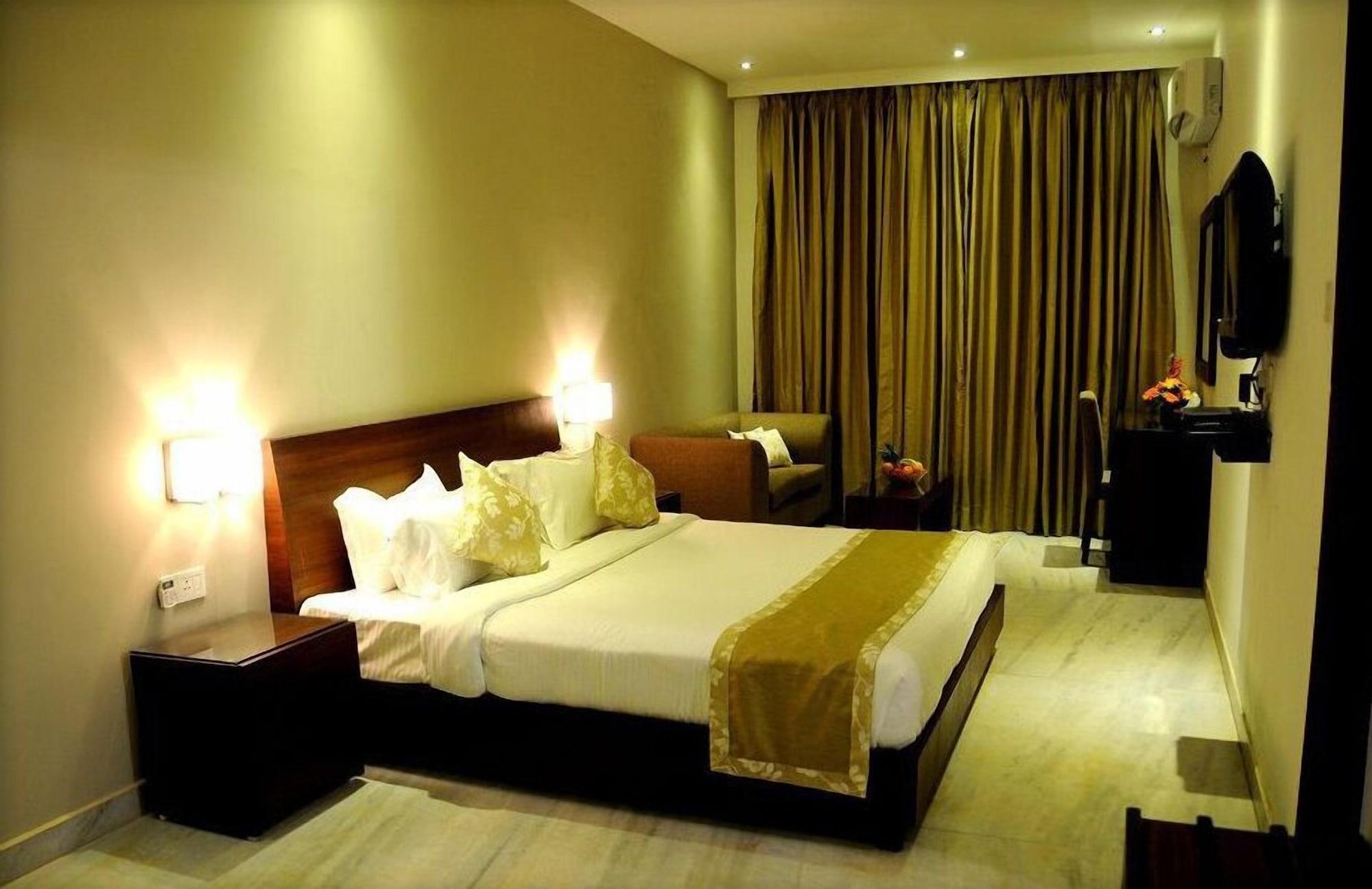 Sukhmantra Resort & Spa Кандолим Экстерьер фото